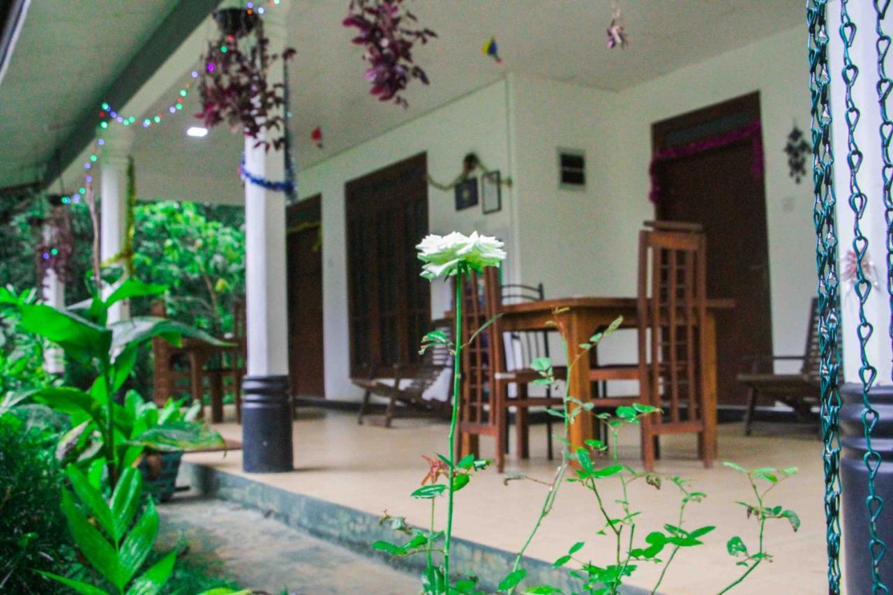 Sigiriya Mana B&B Exteriör bild